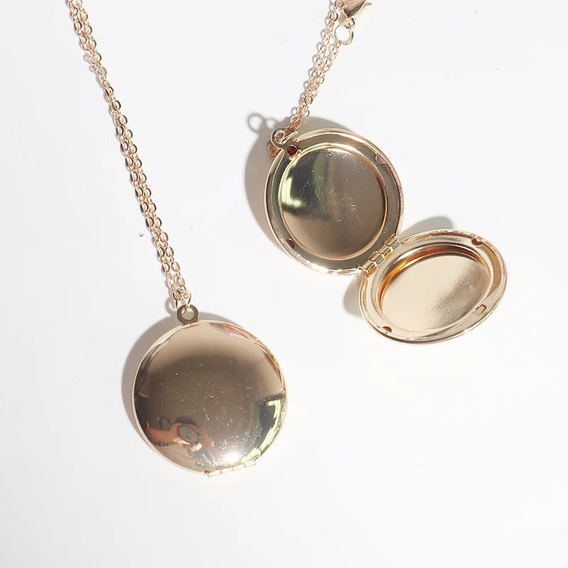 "Collier médaillon photo VICT BOOK"