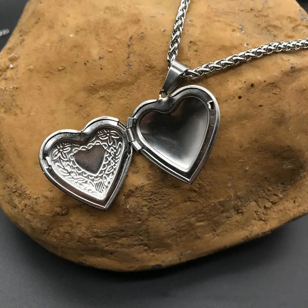 "Médaillon photo en forme de coeur"