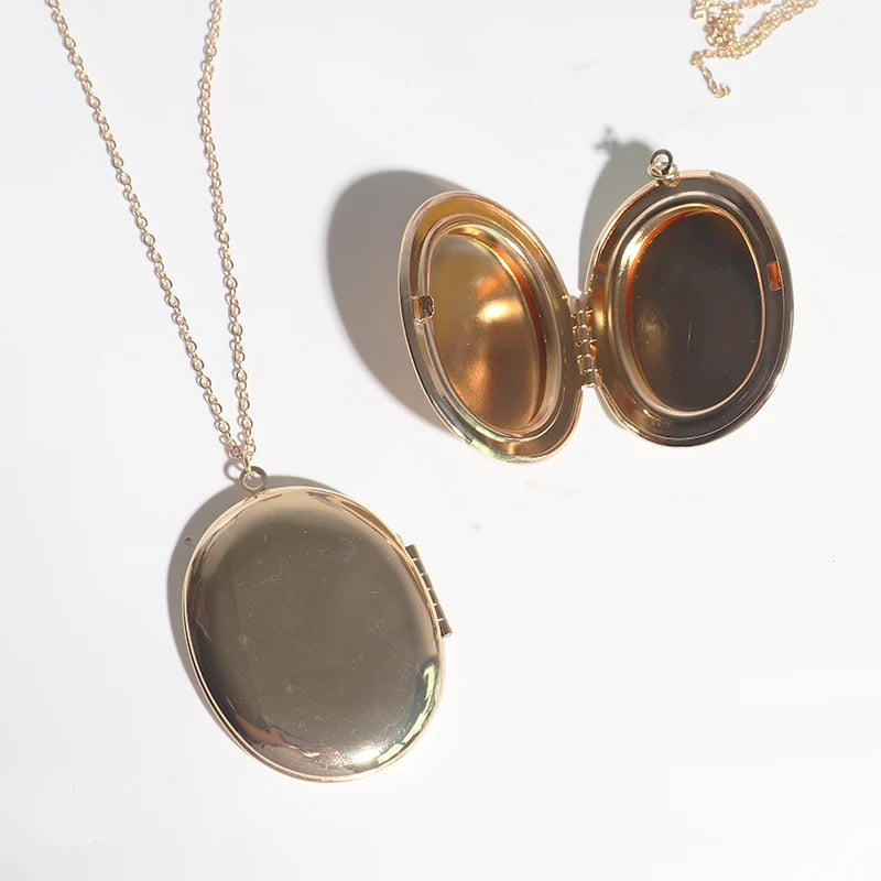 "Collier médaillon photo VICT BOOK"