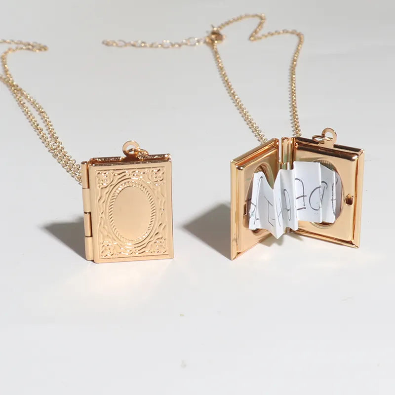 "Collier médaillon photo VICT BOOK"